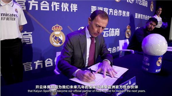 劳逸结合，卡扎伊什维利社媒晒和妻子同游东京照片